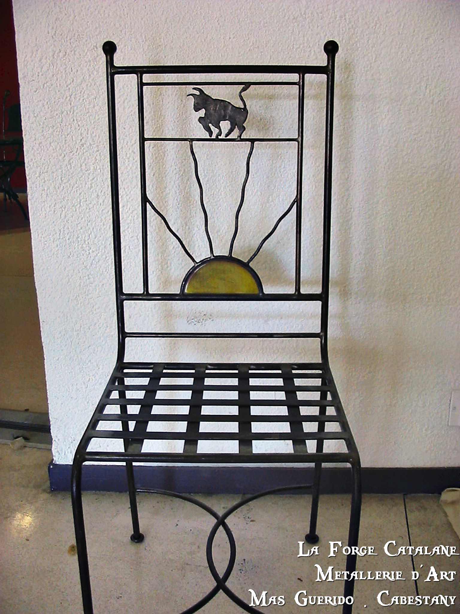 chaise en fer a l'ancienne motif signe astrologique  forge catalane.jpg